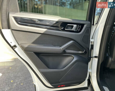 Белый Порше Каен, объемом двигателя 3 л и пробегом 105 тыс. км за 48500 $, фото 37 на Automoto.ua