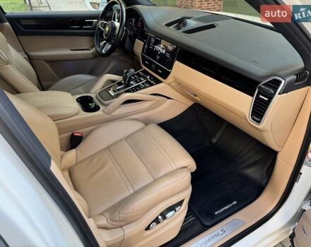 Білий Порше Cayenne, об'ємом двигуна 2.89 л та пробігом 115 тис. км за 49800 $, фото 44 на Automoto.ua