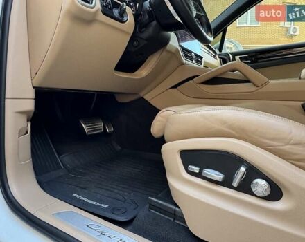 Білий Порше Cayenne, об'ємом двигуна 2.89 л та пробігом 115 тис. км за 49800 $, фото 28 на Automoto.ua