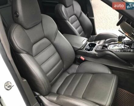 Білий Порше Cayenne, об'ємом двигуна 3.6 л та пробігом 89 тис. км за 32900 $, фото 41 на Automoto.ua