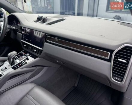 Білий Порше Cayenne, об'ємом двигуна 3 л та пробігом 33 тис. км за 59900 $, фото 61 на Automoto.ua
