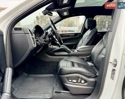 Білий Порше Cayenne, об'ємом двигуна 3 л та пробігом 90 тис. км за 49999 $, фото 11 на Automoto.ua