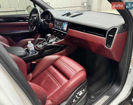 Білий Порше Cayenne, об'ємом двигуна 3 л та пробігом 75 тис. км за 71000 $, фото 30 на Automoto.ua