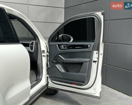 Порше Каен 2018 в Одессе на Automoto.ua Белый Порше Каен, объемом двигателя 3 л и пробегом 45 тыс. км за 52500 $, фото 33 на Automoto.ua