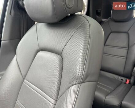 Білий Порше Cayenne, об'ємом двигуна 3 л та пробігом 33 тис. км за 59900 $, фото 39 на Automoto.ua