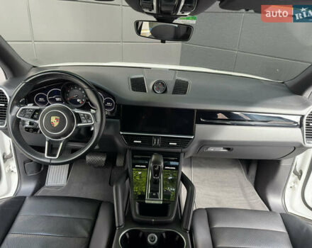 Порше Каен 2018 в Одессе на Automoto.ua Белый Порше Каен, объемом двигателя 3 л и пробегом 45 тыс. км за 52500 $, фото 32 на Automoto.ua