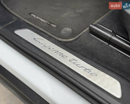 Белый Порше Каен, объемом двигателя 4 л и пробегом 52 тыс. км за 79000 $, фото 28 на Automoto.ua