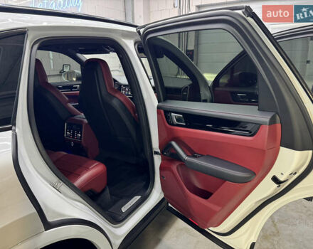 Білий Порше Cayenne, об'ємом двигуна 3 л та пробігом 75 тис. км за 71000 $, фото 21 на Automoto.ua