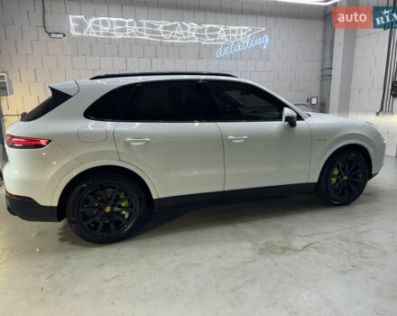 Білий Порше Cayenne, об'ємом двигуна 3 л та пробігом 75 тис. км за 71000 $, фото 18 на Automoto.ua