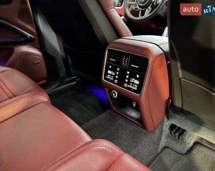 Білий Порше Cayenne, об'ємом двигуна 3 л та пробігом 75 тис. км за 71000 $, фото 23 на Automoto.ua