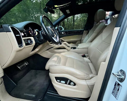 Белый Порше Каен, объемом двигателя 2.89 л и пробегом 121 тыс. км за 57000 $, фото 28 на Automoto.ua