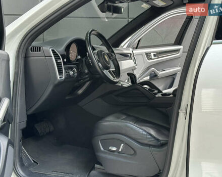 Порше Каен 2018 в Одессе на Automoto.ua Белый Порше Каен, объемом двигателя 3 л и пробегом 45 тыс. км за 52500 $, фото 49 на Automoto.ua