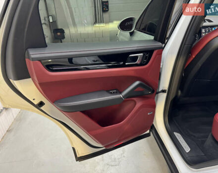 Білий Порше Cayenne, об'ємом двигуна 3 л та пробігом 75 тис. км за 71000 $, фото 37 на Automoto.ua