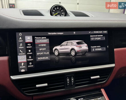 Білий Порше Cayenne, об'ємом двигуна 3 л та пробігом 75 тис. км за 71000 $, фото 59 на Automoto.ua