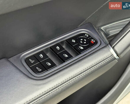 Белый Порше Каен, объемом двигателя 4 л и пробегом 52 тыс. км за 79000 $, фото 31 на Automoto.ua