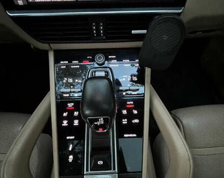 Белый Порше Каен, объемом двигателя 2.89 л и пробегом 121 тыс. км за 57000 $, фото 44 на Automoto.ua