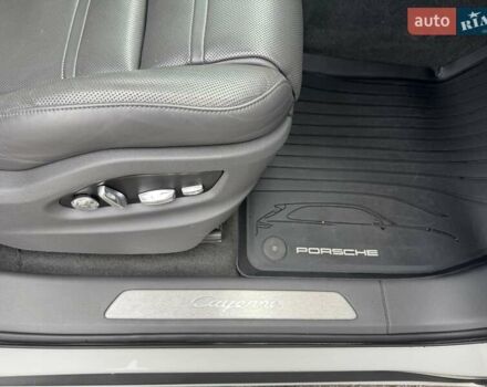 Білий Порше Cayenne, об'ємом двигуна 3 л та пробігом 33 тис. км за 59900 $, фото 66 на Automoto.ua