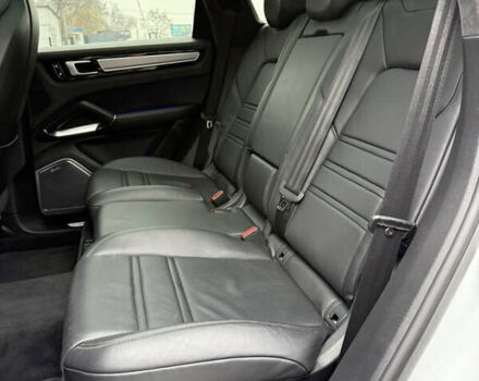 Белый Порше Каен, объемом двигателя 4 л и пробегом 52 тыс. км за 79000 $, фото 48 на Automoto.ua