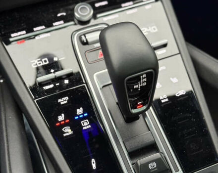 Белый Порше Каен, объемом двигателя 4 л и пробегом 52 тыс. км за 79000 $, фото 43 на Automoto.ua