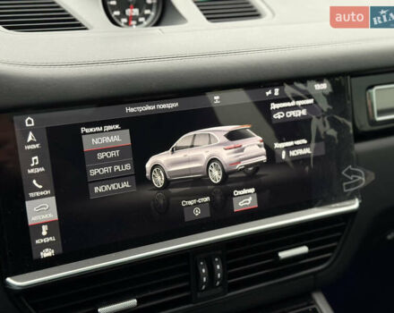 Белый Порше Каен, объемом двигателя 4 л и пробегом 52 тыс. км за 79000 $, фото 39 на Automoto.ua