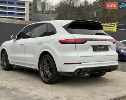 Белый Порше Каен, объемом двигателя 4 л и пробегом 52 тыс. км за 79000 $, фото 5 на Automoto.ua