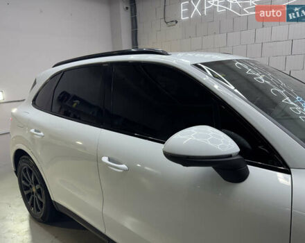 Білий Порше Cayenne, об'ємом двигуна 3 л та пробігом 75 тис. км за 71000 $, фото 19 на Automoto.ua