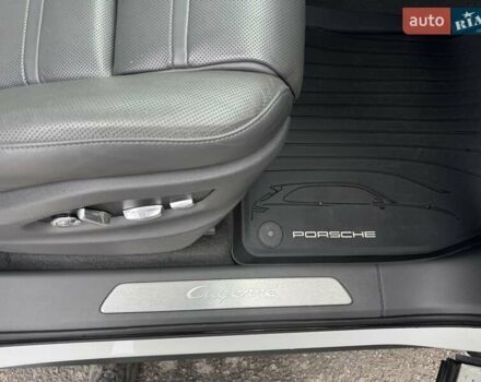 Білий Порше Cayenne, об'ємом двигуна 3 л та пробігом 33 тис. км за 59900 $, фото 65 на Automoto.ua