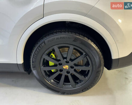 Білий Порше Cayenne, об'ємом двигуна 3 л та пробігом 75 тис. км за 71000 $, фото 13 на Automoto.ua