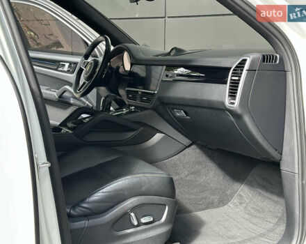 Порше Каен 2018 в Одессе на Automoto.ua Белый Порше Каен, объемом двигателя 3 л и пробегом 45 тыс. км за 52500 $, фото 34 на Automoto.ua