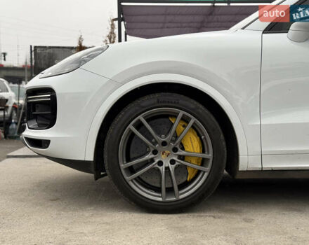 Белый Порше Каен, объемом двигателя 4 л и пробегом 52 тыс. км за 79000 $, фото 10 на Automoto.ua