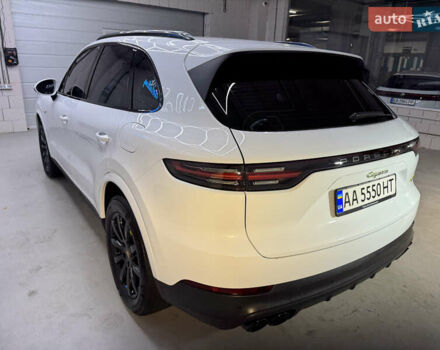 Білий Порше Cayenne, об'ємом двигуна 3 л та пробігом 75 тис. км за 71000 $, фото 52 на Automoto.ua