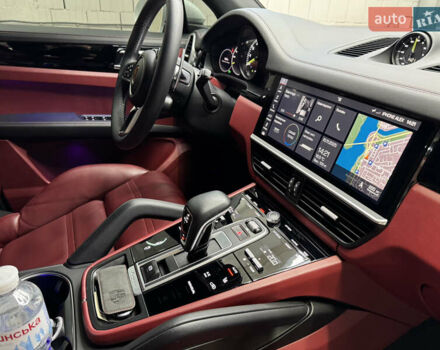 Білий Порше Cayenne, об'ємом двигуна 3 л та пробігом 75 тис. км за 71000 $, фото 32 на Automoto.ua