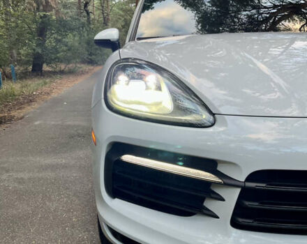 Белый Порше Каен, объемом двигателя 2.89 л и пробегом 121 тыс. км за 57000 $, фото 10 на Automoto.ua