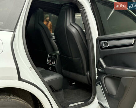 Белый Порше Каен, объемом двигателя 4 л и пробегом 52 тыс. км за 79000 $, фото 37 на Automoto.ua