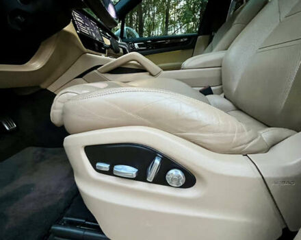 Белый Порше Каен, объемом двигателя 2.89 л и пробегом 121 тыс. км за 57000 $, фото 26 на Automoto.ua