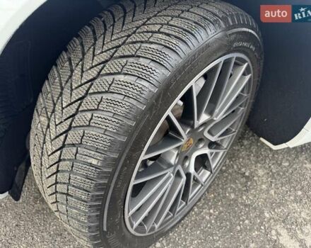 Білий Порше Cayenne, об'ємом двигуна 3 л та пробігом 33 тис. км за 59900 $, фото 71 на Automoto.ua