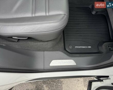 Білий Порше Cayenne, об'ємом двигуна 3 л та пробігом 33 тис. км за 59900 $, фото 57 на Automoto.ua