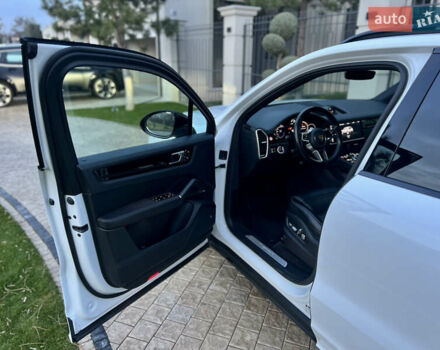 Белый Порше Каен, объемом двигателя 3 л и пробегом 39 тыс. км за 49900 $, фото 26 на Automoto.ua