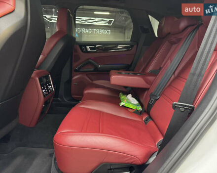 Білий Порше Cayenne, об'ємом двигуна 3 л та пробігом 75 тис. км за 71000 $, фото 39 на Automoto.ua