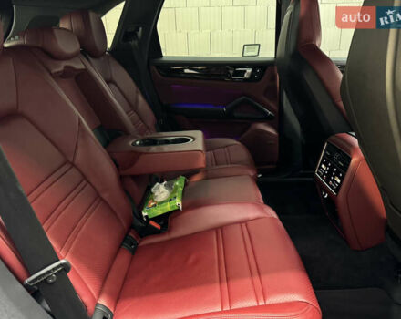 Білий Порше Cayenne, об'ємом двигуна 3 л та пробігом 75 тис. км за 71000 $, фото 24 на Automoto.ua