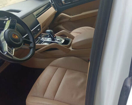 Білий Порше Cayenne, об'ємом двигуна 3 л та пробігом 90 тис. км за 48339 $, фото 6 на Automoto.ua