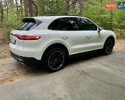 Белый Порше Каен, объемом двигателя 2.89 л и пробегом 121 тыс. км за 57000 $, фото 59 на Automoto.ua