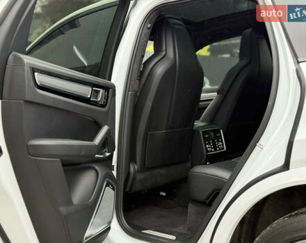 Белый Порше Каен, объемом двигателя 4 л и пробегом 52 тыс. км за 79000 $, фото 49 на Automoto.ua