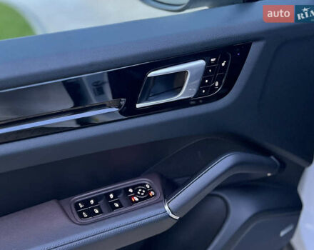 Белый Порше Каен, объемом двигателя 3 л и пробегом 39 тыс. км за 49900 $, фото 28 на Automoto.ua