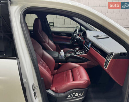 Білий Порше Cayenne, об'ємом двигуна 3 л та пробігом 75 тис. км за 71000 $, фото 29 на Automoto.ua