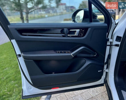 Белый Порше Каен, объемом двигателя 3 л и пробегом 39 тыс. км за 49900 $, фото 27 на Automoto.ua