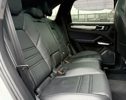 Белый Порше Каен, объемом двигателя 4 л и пробегом 52 тыс. км за 79000 $, фото 47 на Automoto.ua