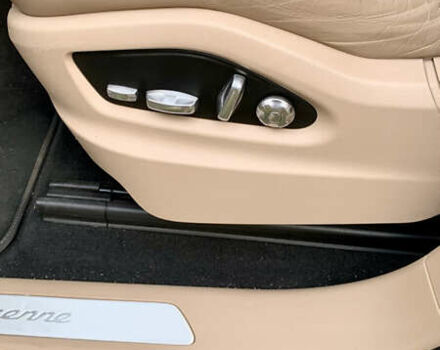 Білий Порше Cayenne, об'ємом двигуна 3 л та пробігом 84 тис. км за 49000 $, фото 2 на Automoto.ua