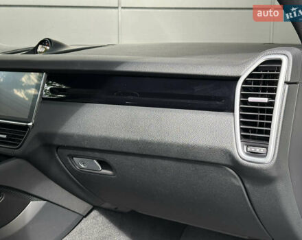 Порше Каен 2018 в Одессе на Automoto.ua Белый Порше Каен, объемом двигателя 3 л и пробегом 45 тыс. км за 52500 $, фото 37 на Automoto.ua