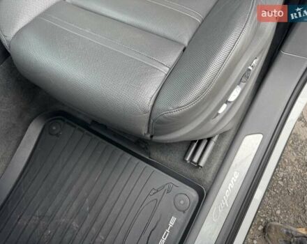 Білий Порше Cayenne, об'ємом двигуна 3 л та пробігом 33 тис. км за 59900 $, фото 46 на Automoto.ua